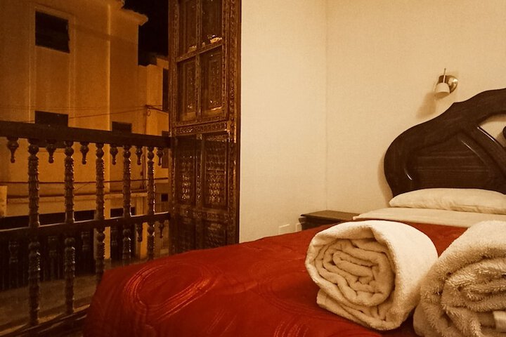 Room 9 of 16
