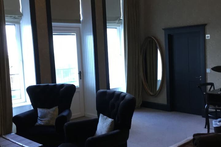 Room 5 of 107
