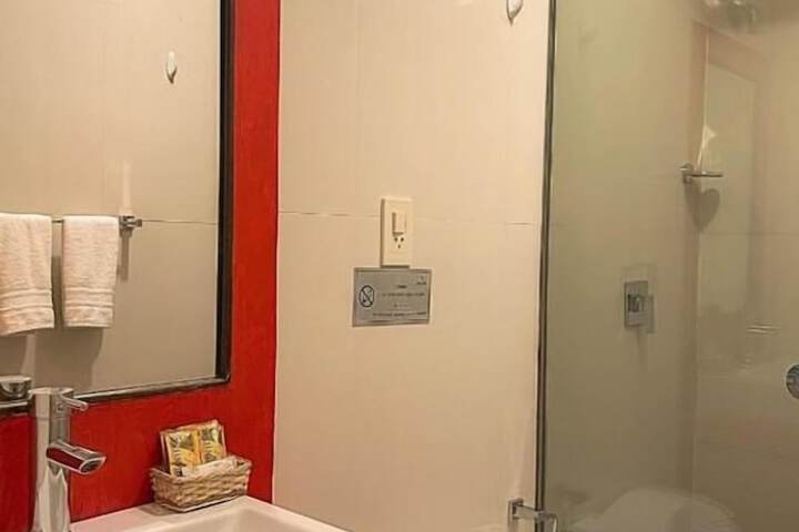 Room 30 of 108