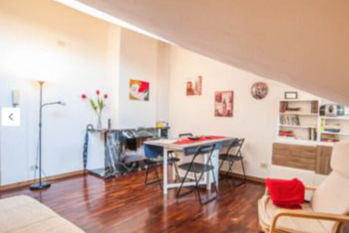 Room 4 of 9