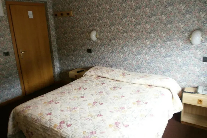 Room 3 of 11