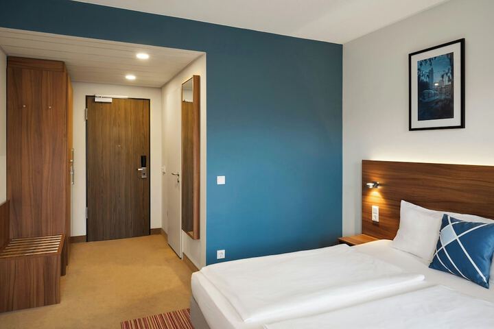 Room 11 of 35