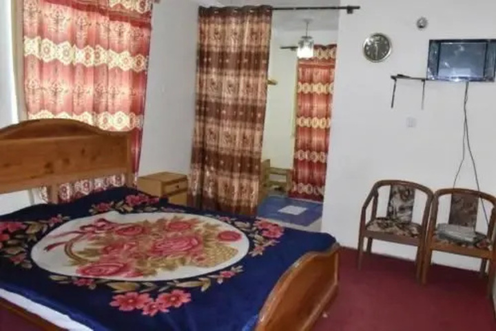 Room 6 of 7