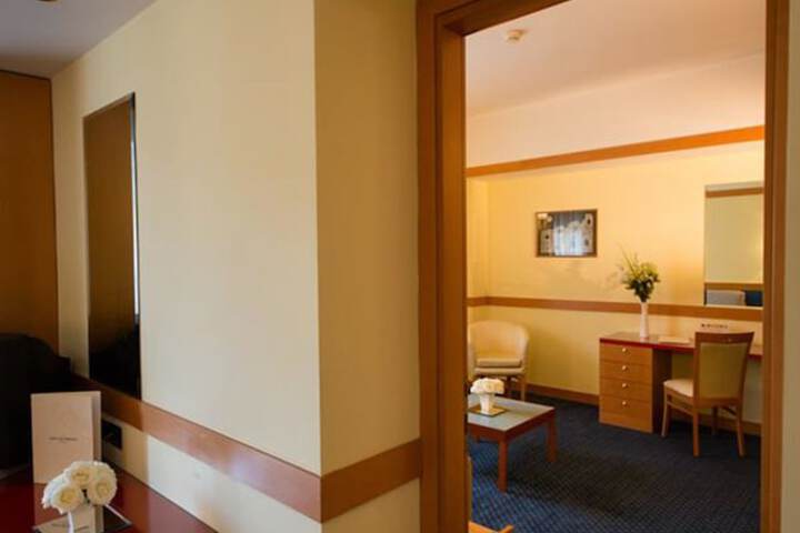 Ballroom/Hall 48 of 58