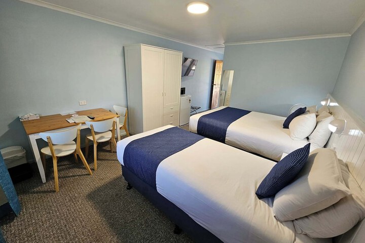 Room 10 of 83