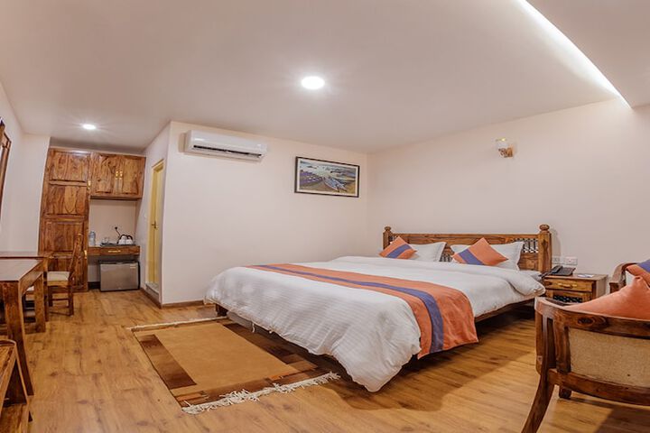Room 4 of 13