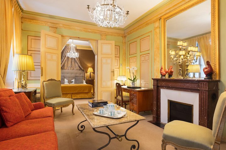 Lounge 63 of 69