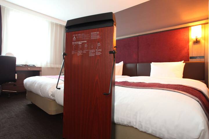 Room 18 of 80