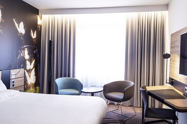 Room 27 of 157