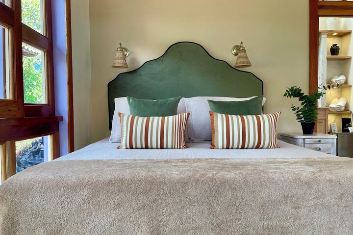 Room 28 of 141