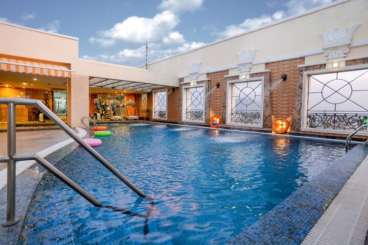 Pool Hotel