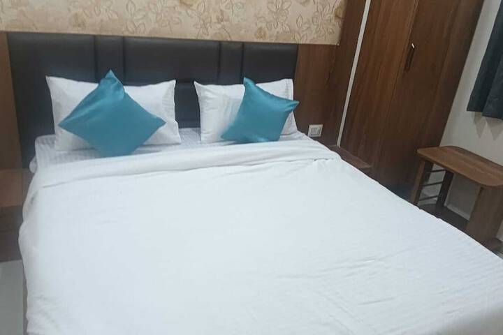Room 6 of 20