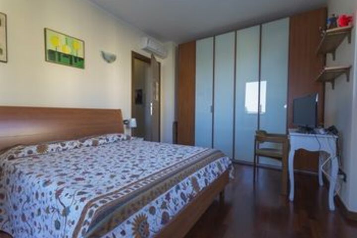 Room 110 of 320