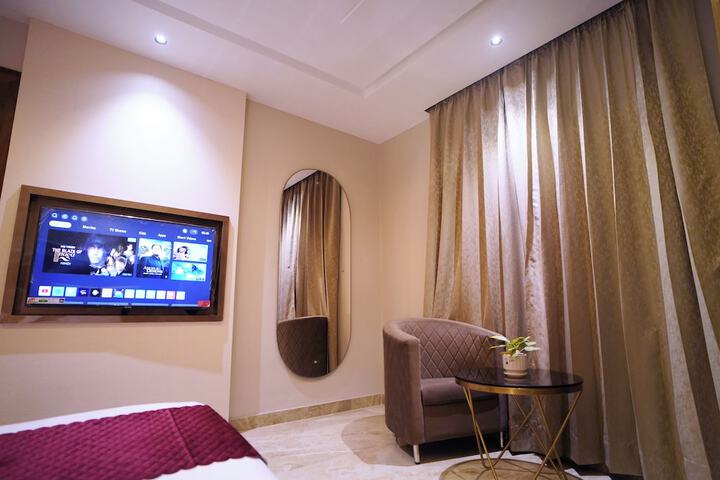 Room 8 of 30