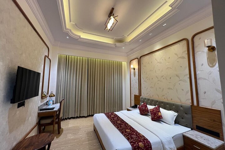 Room 10 of 20