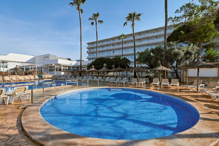 Hotel Pool