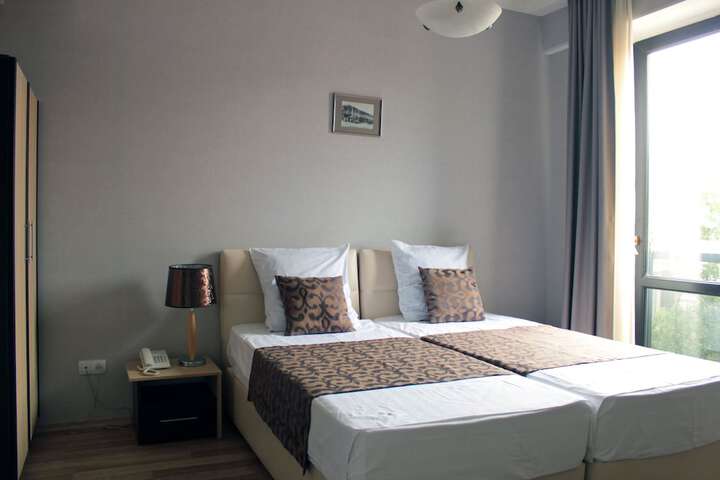 Room 11 of 34