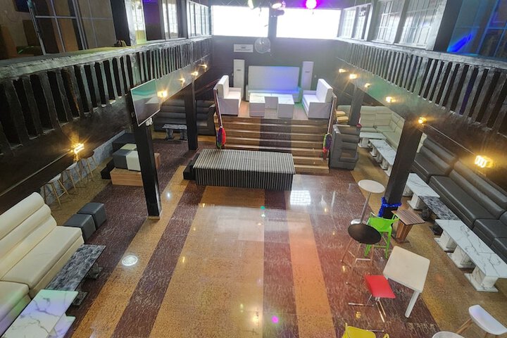 Ballroom/Hall 15 of 19