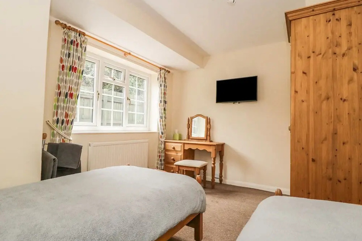 Room 4 of 14