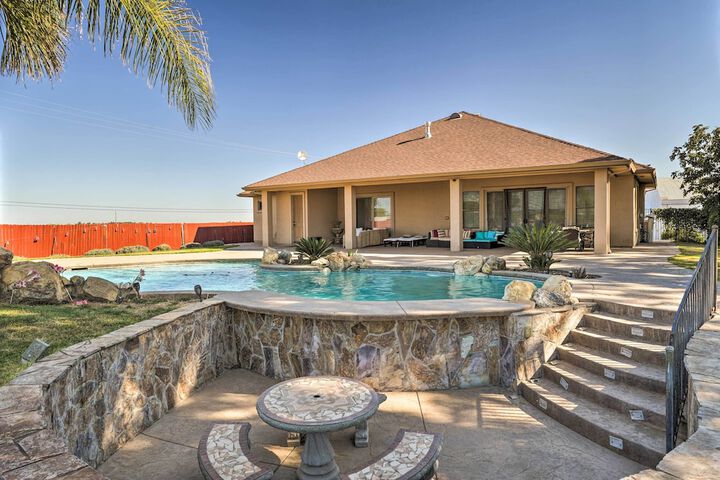 Near Wineries: Elk Grove Getaway w / Saltwater Pool
