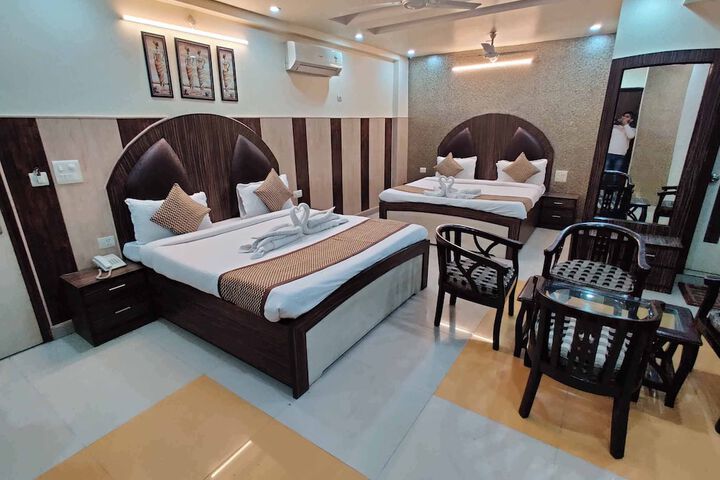 Room 4 of 30