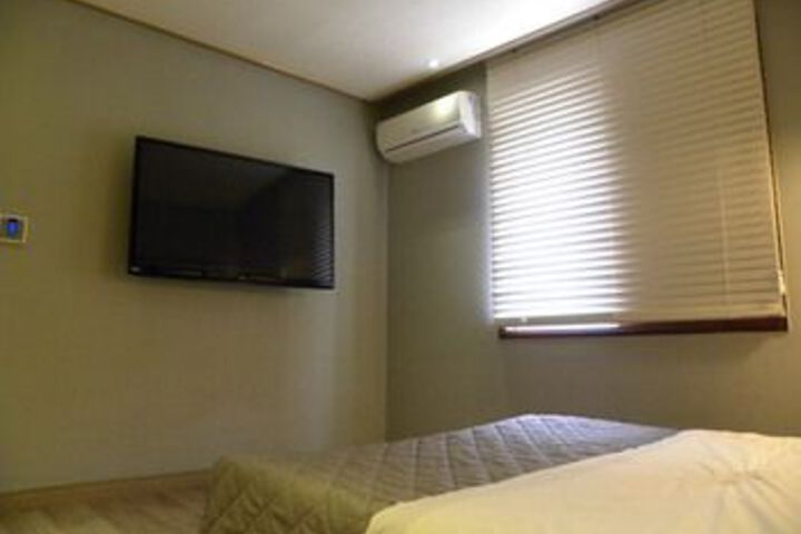 Room 16 of 53