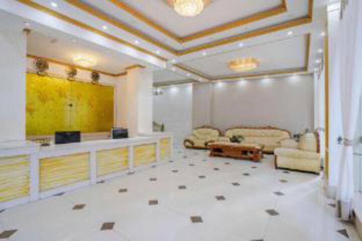 Jinsheng Film & Television Hotel (Xintiandi Pedestrian Street Branch)