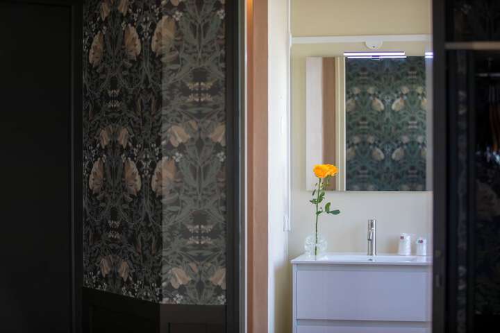 Room 13 of 18
