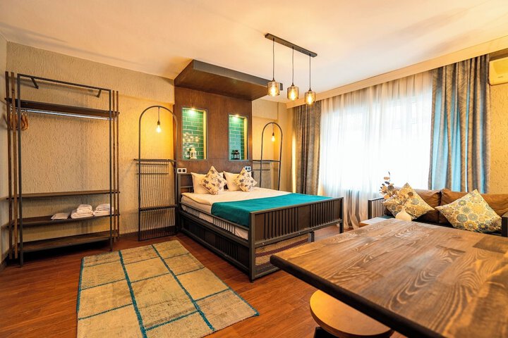 Room 106 of 186