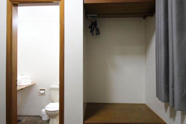 Room 47 of 183