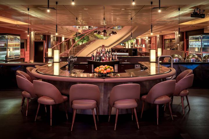 Lounge 93 of 115
