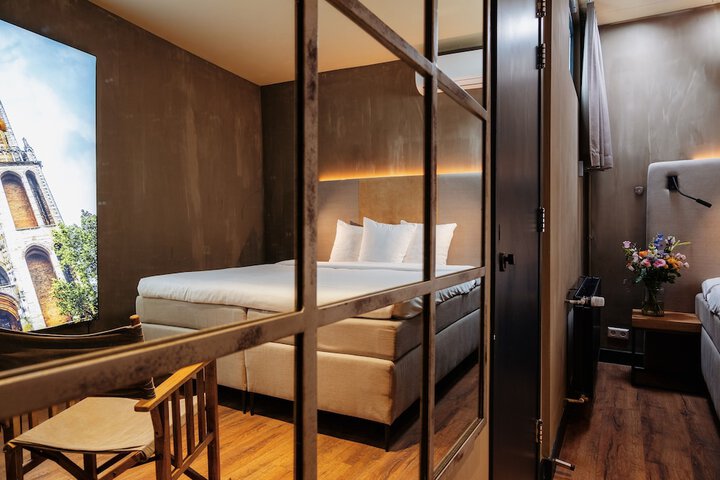 Room 16 of 34