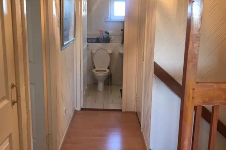 Room 9 of 11