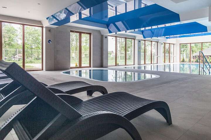 Pool 19 of 42