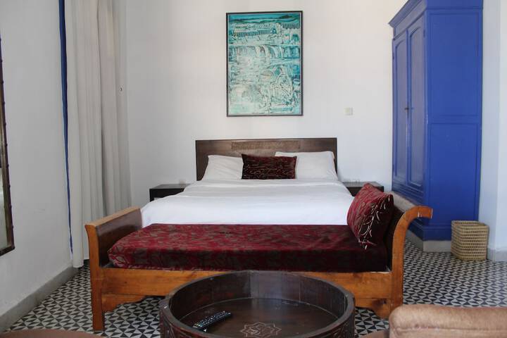 Room 8 of 34