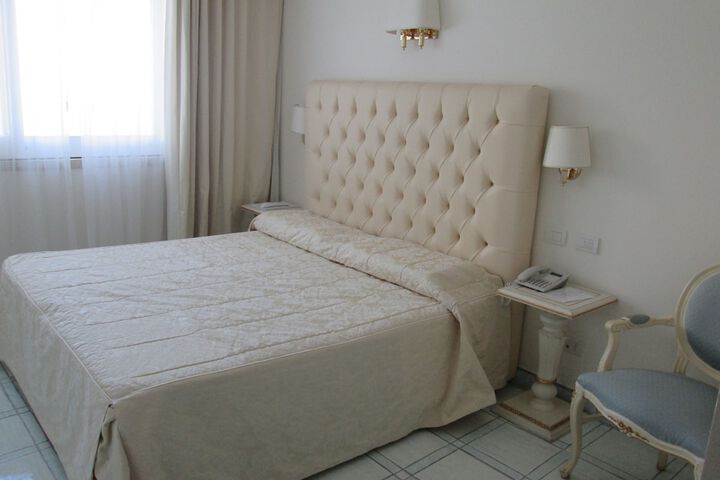 Room 5 of 52
