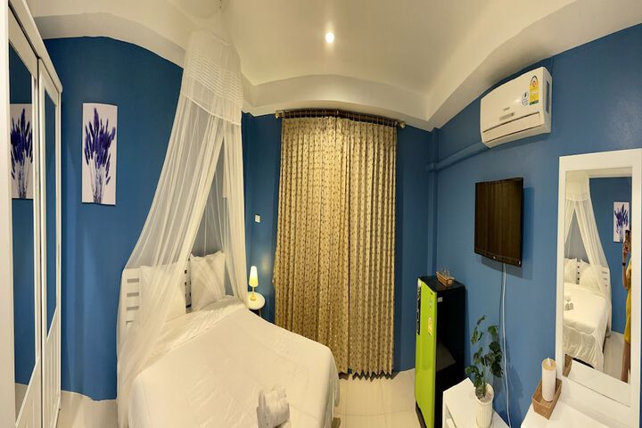 Room 12 of 44