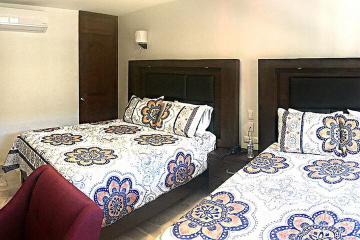 Room 13 of 35