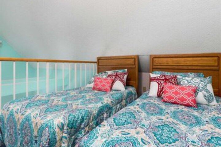 Room 103 of 122