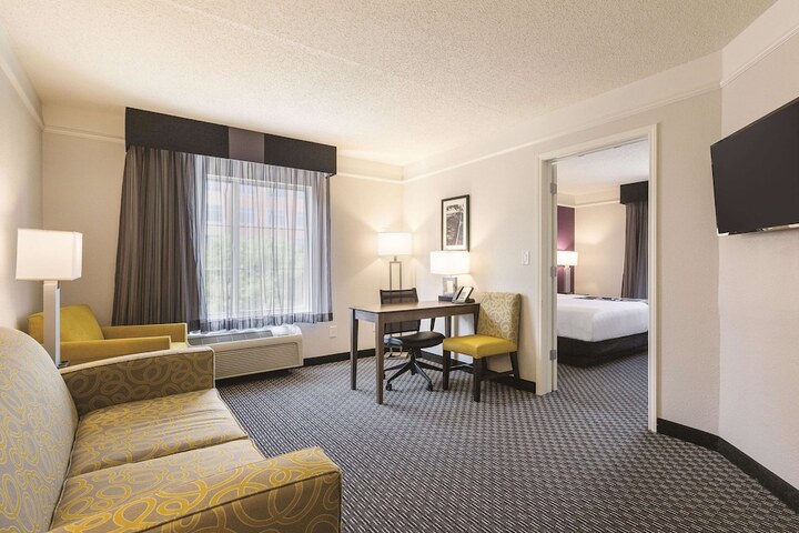 1 King Bed (9 of 14)