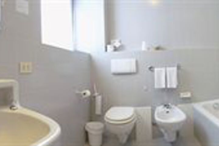 Room 2 of 16