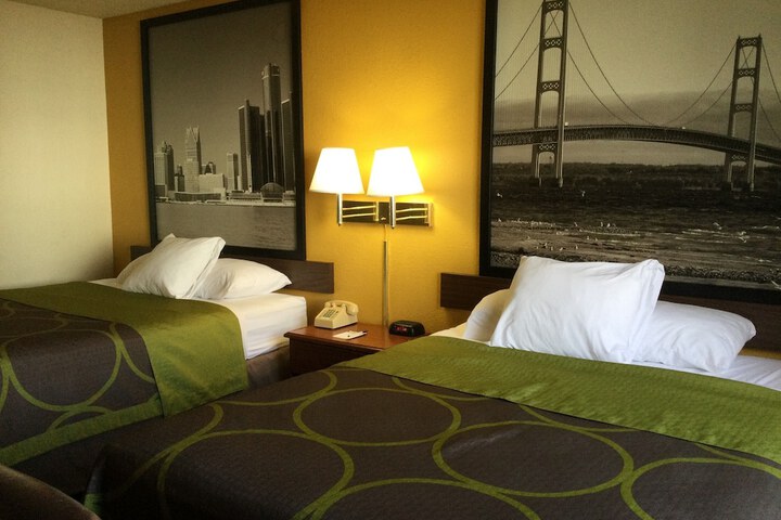 1 Queen Bed Mobility Accessible (6 of 14)