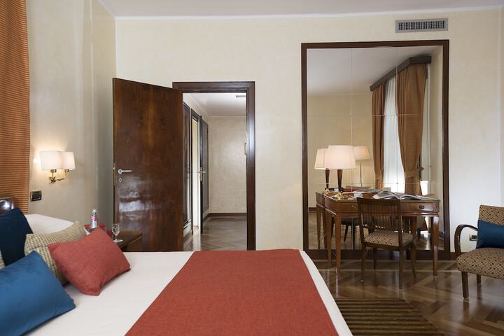 Room 40 of 161
