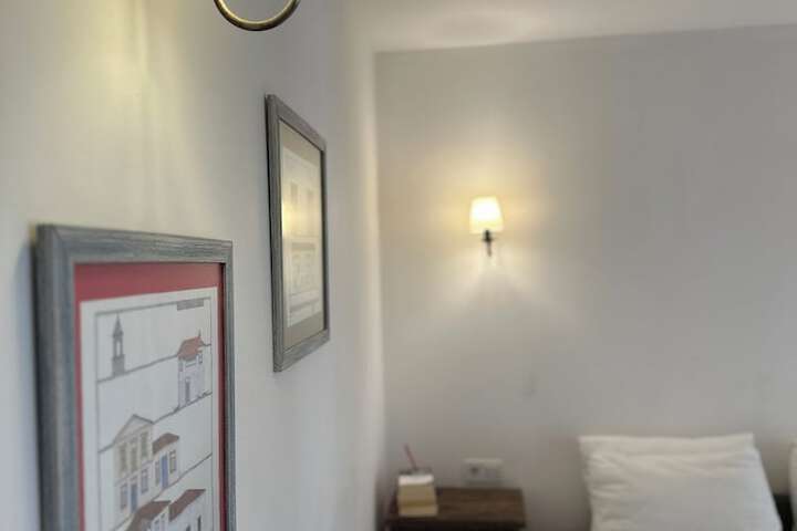 Room 12 of 37