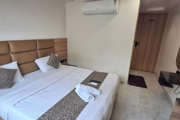 Room 16 of 33