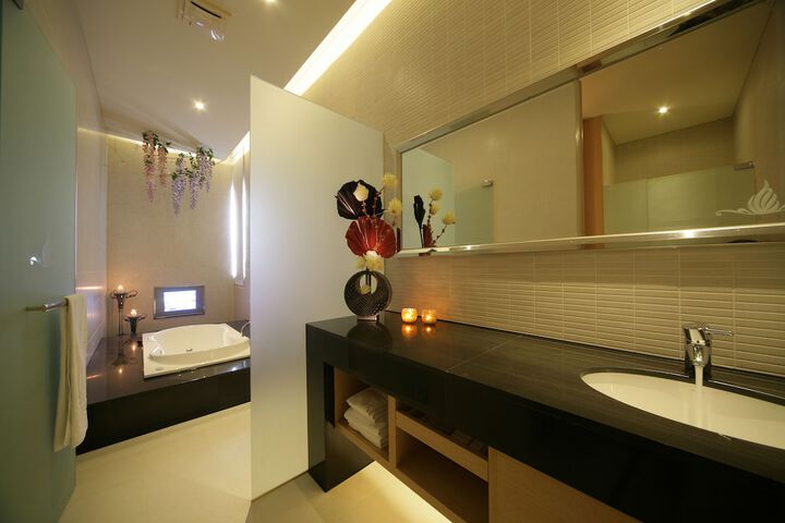 Room 42 of 65