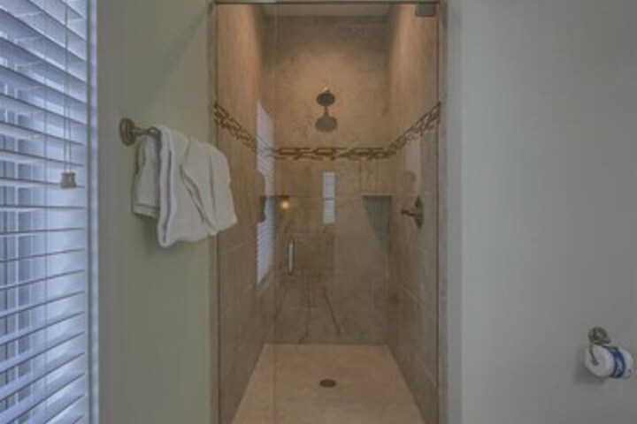 Room 6 of 91
