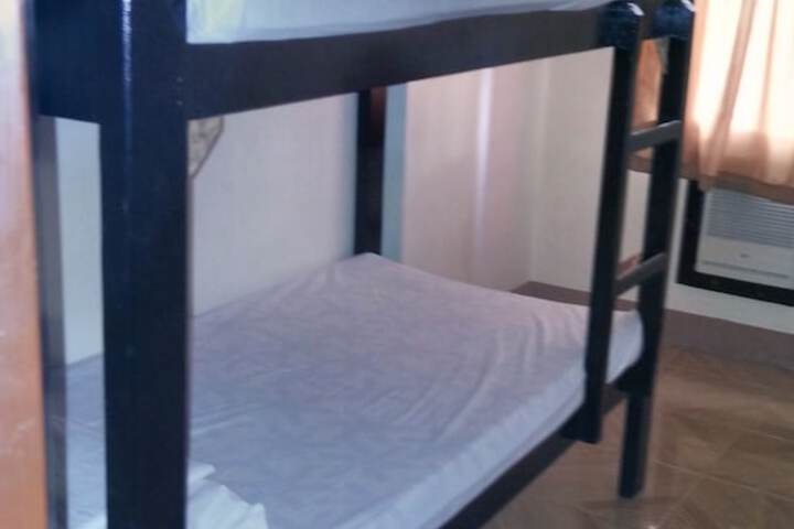 Room 4 of 79