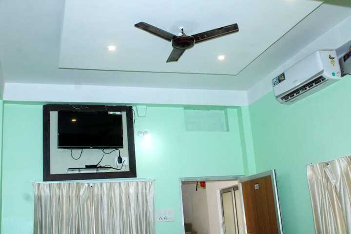 Room 8 of 23