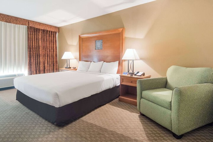 1 King Bed (11 of 12)